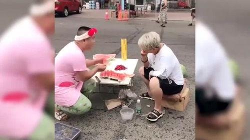 韩国路人吃瓜,路人吃瓜成风，揭秘热门话题背后的故事