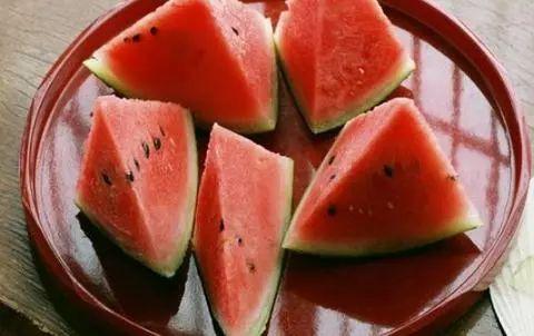 朋友吃自己的瓜,朋友间的瓜田效应